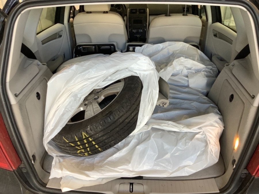 max-VA12208_6434f97ba5e1e18f722d3b437683df26