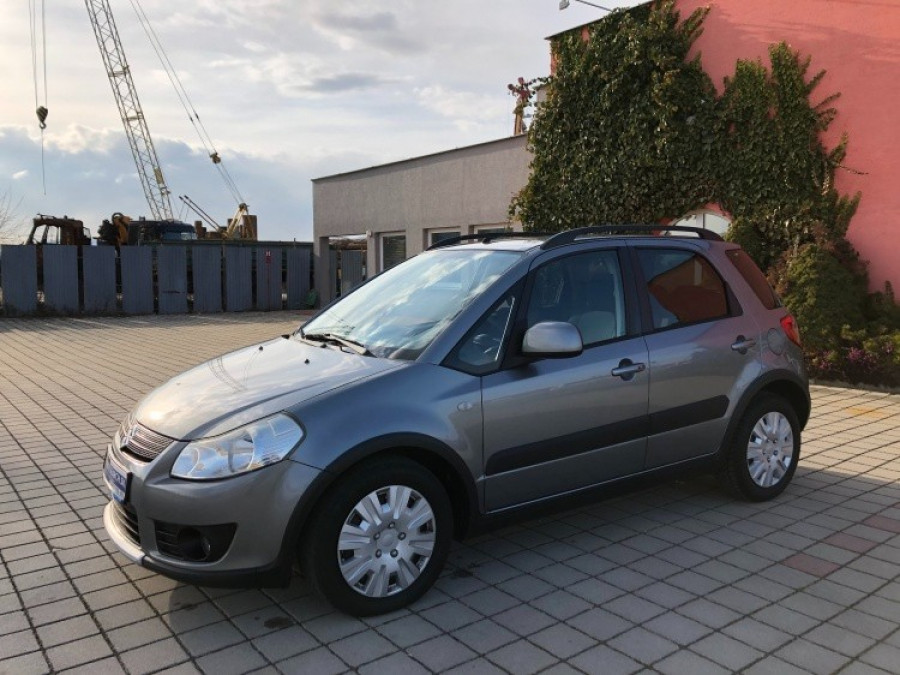 Suzuki Sx4 1.6 Automat • COMFORT• Keyless → sezónne prezutie