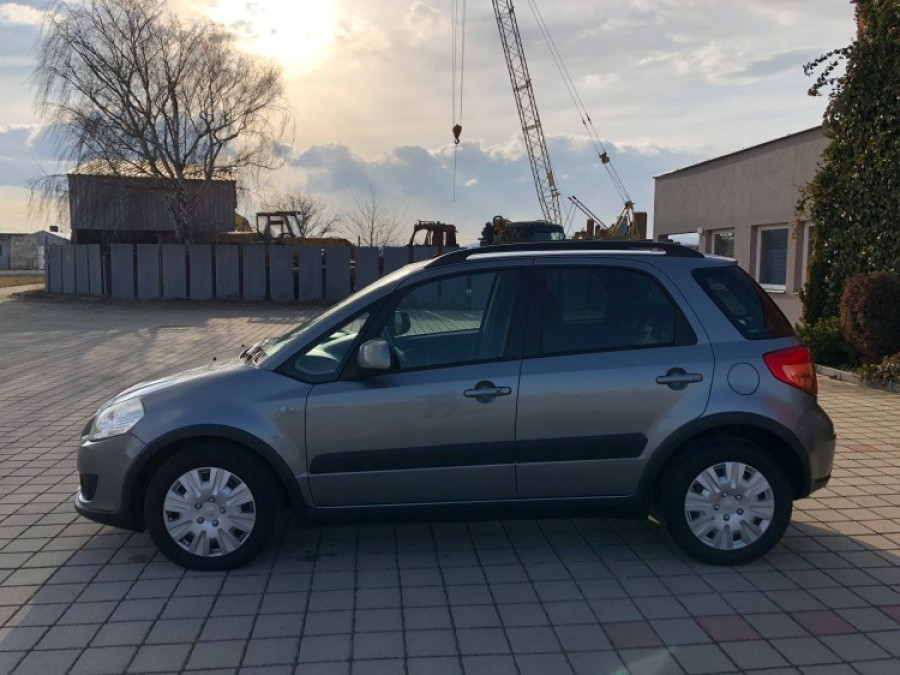 Suzuki Sx4 1.6 Automat • COMFORT• Keyless → sezónne prezutie