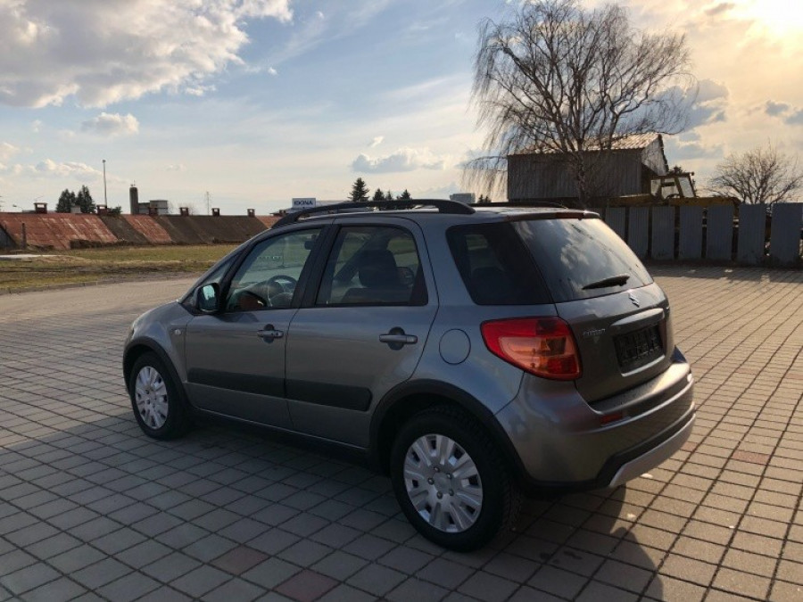 Suzuki Sx4 1.6 Automat • COMFORT• Keyless → sezónne prezutie