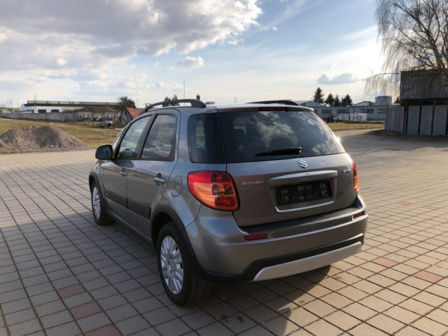 Suzuki Sx4 1.6 Automat • COMFORT• Keyless → sezónne prezutie