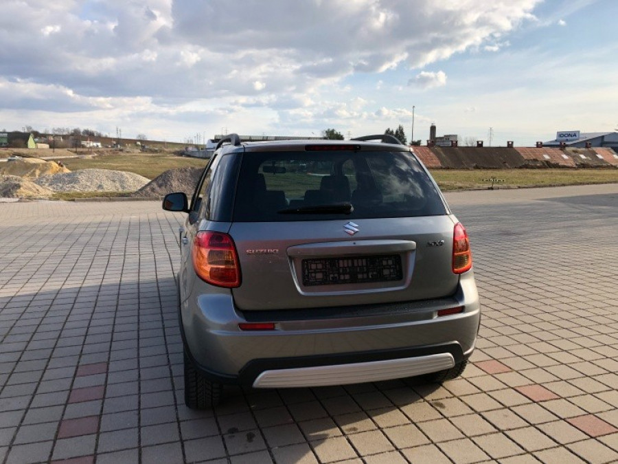 Suzuki Sx4 1.6 Automat • COMFORT• Keyless → sezónne prezutie