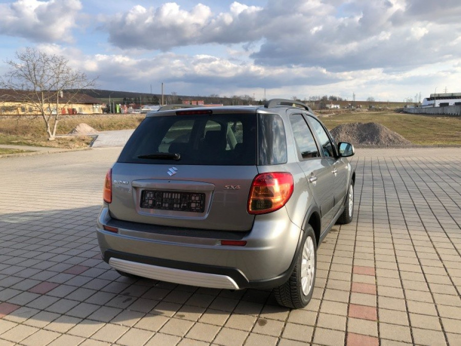Suzuki Sx4 1.6 Automat • COMFORT• Keyless → sezónne prezutie
