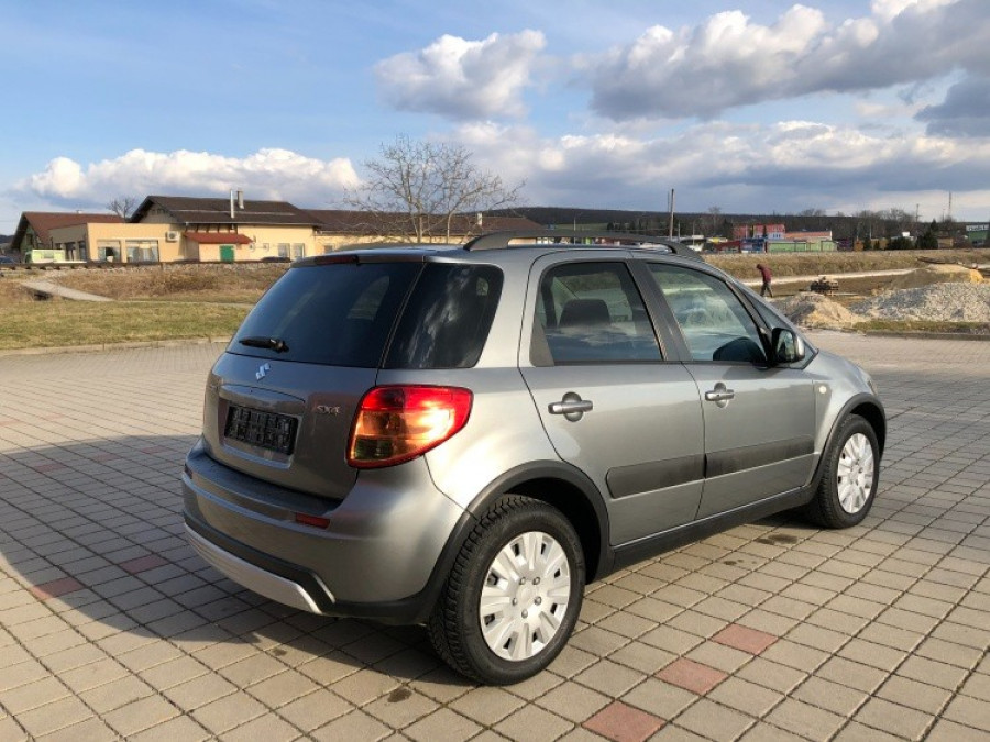 Suzuki Sx4 1.6 Automat • COMFORT• Keyless → sezónne prezutie