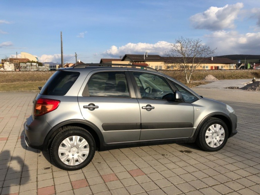 Suzuki Sx4 1.6 Automat • COMFORT• Keyless → sezónne prezutie