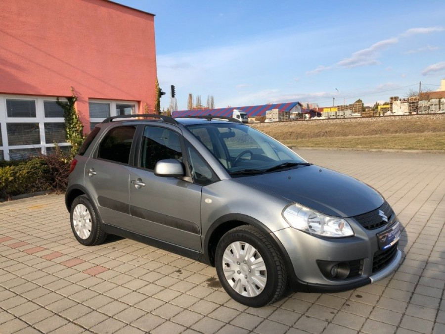Suzuki Sx4 1.6 Automat • COMFORT• Keyless → sezónne prezutie