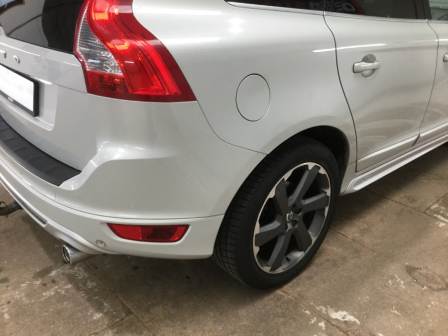 Volvo XC60 D5 Automat AWD R-DESIGN BLIS → Ťažné