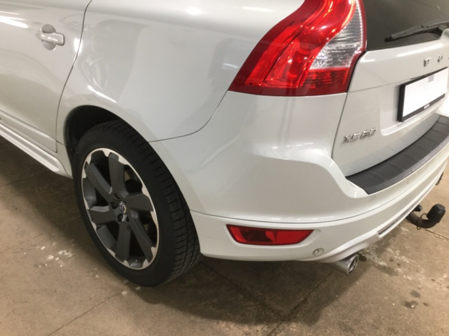Volvo XC60 D5 Automat AWD R-DESIGN BLIS → Ťažné
