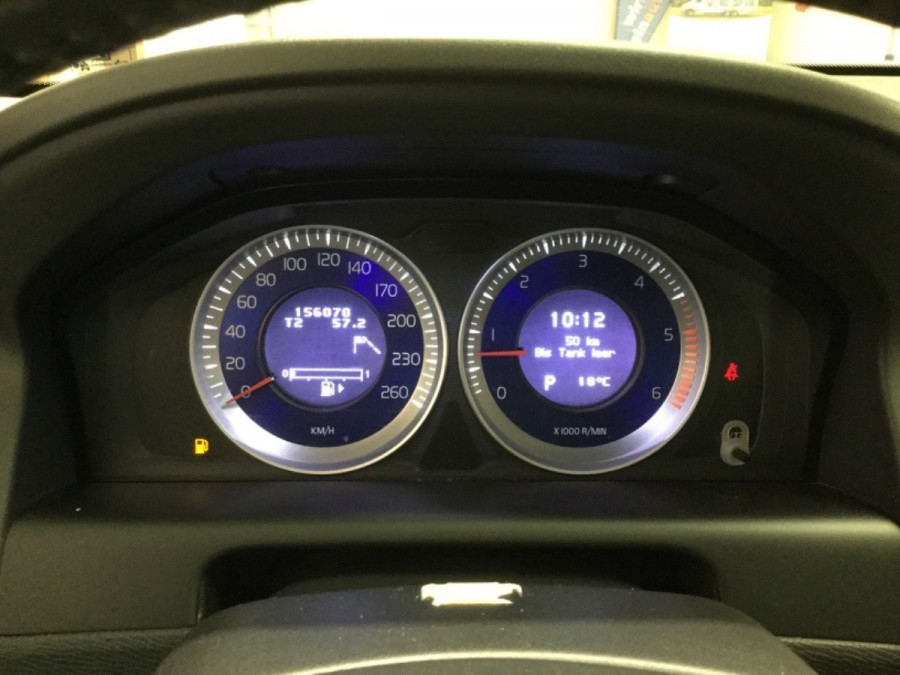 Volvo XC60 D5 Automat AWD R-DESIGN BLIS → Ťažné