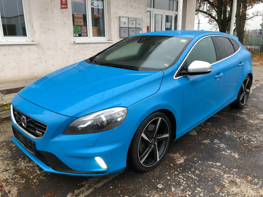 Volvo V40 D4 Automat 130kW R-design Bi-xenón REBEL BLUE