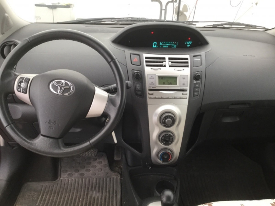 Toyota Yaris 1.3 VVT-i Automat • SOL•  sezónne prezutie 