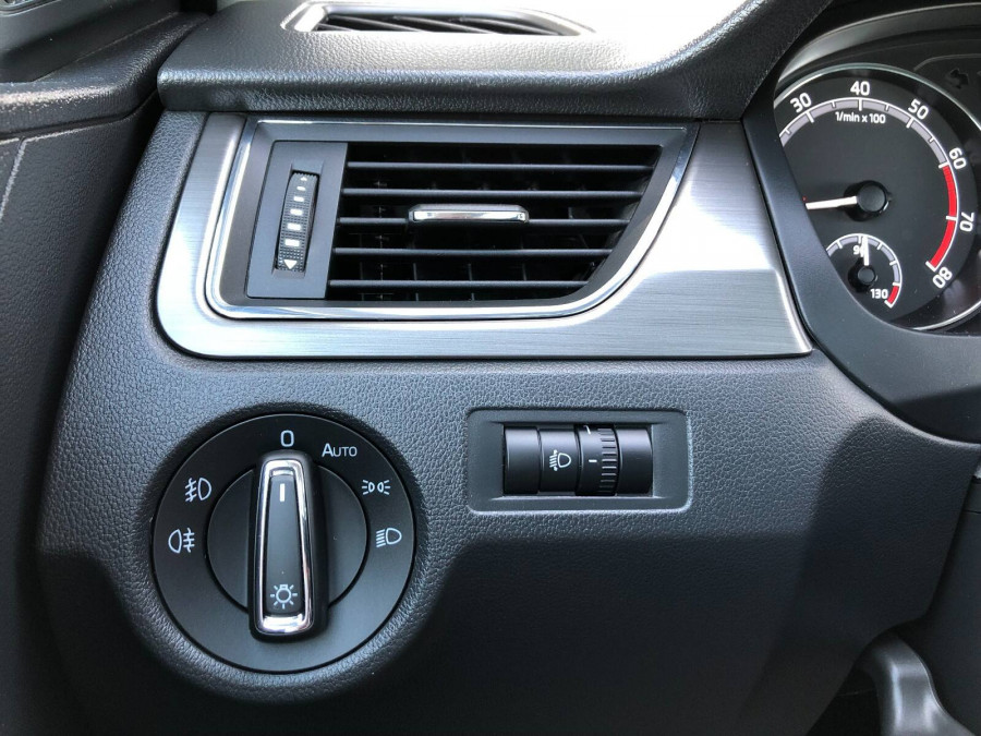 Škoda Rapid Spaceback 1.0TSi DSG Ambition KESSY Panoráma 2018 1.majiteľ