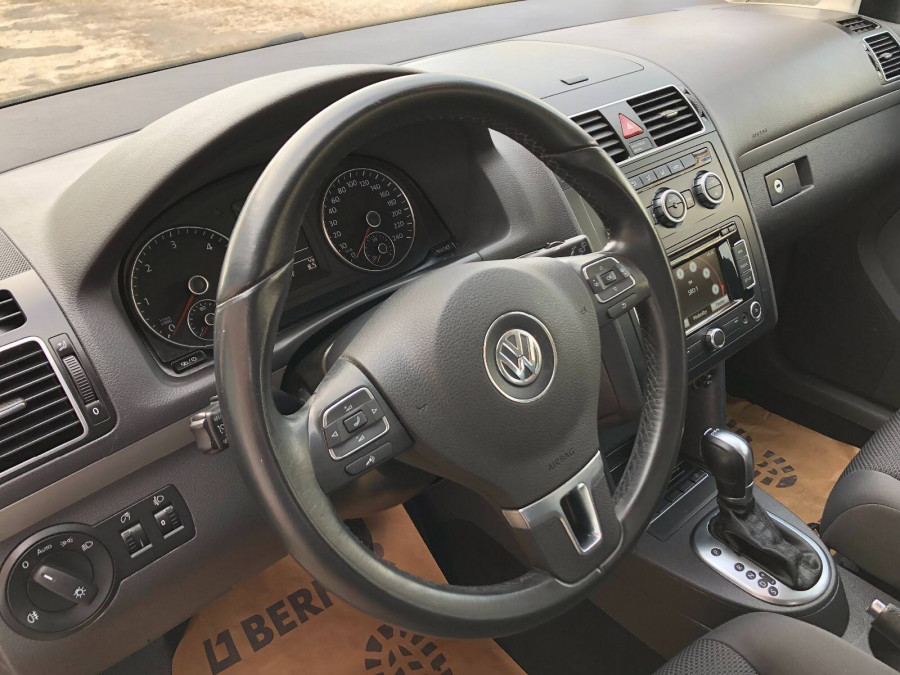 Volkswagen Touran 1.6 TDI DSG •Trendline• 7-miest Ťažné 2014