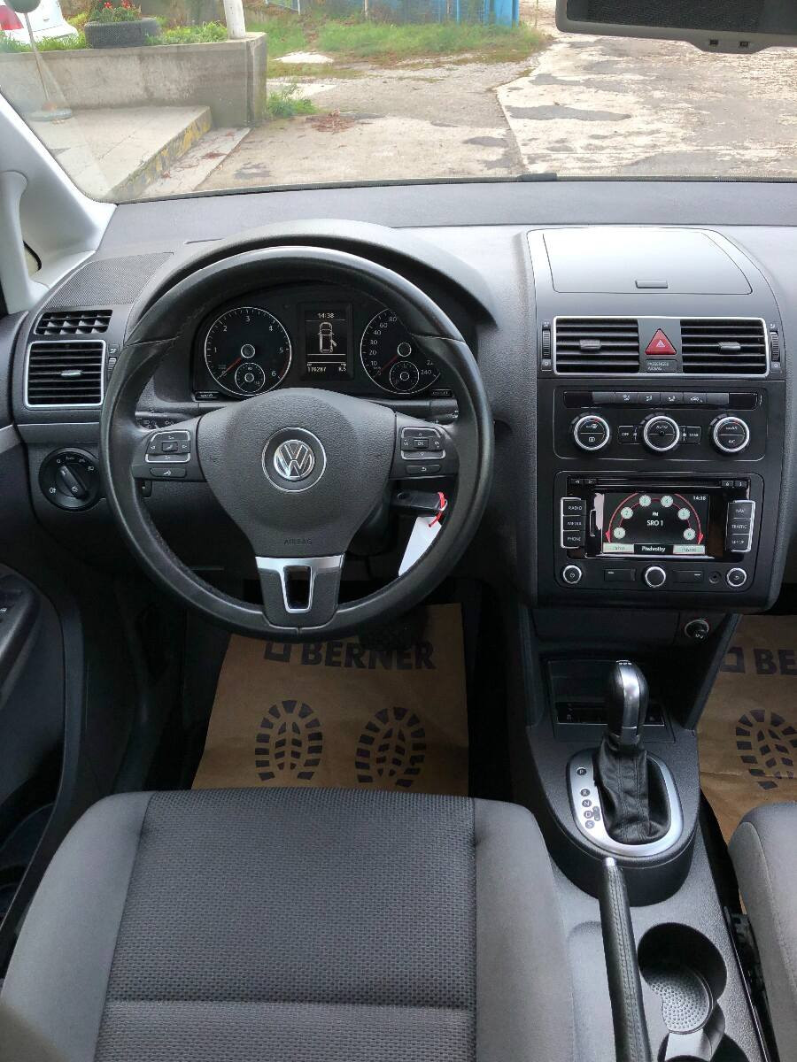 Volkswagen Touran 1.6 TDI DSG •Trendline• 7-miest Ťažné 2014