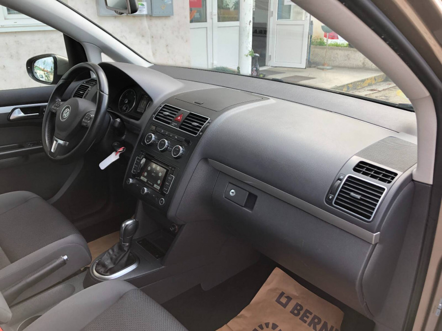 Volkswagen Touran 1.6 TDI DSG •Trendline• 7-miest Ťažné 2014