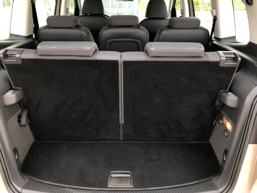 Volkswagen Touran 1.6 TDI DSG •Trendline• 7-miest Ťažné 2014