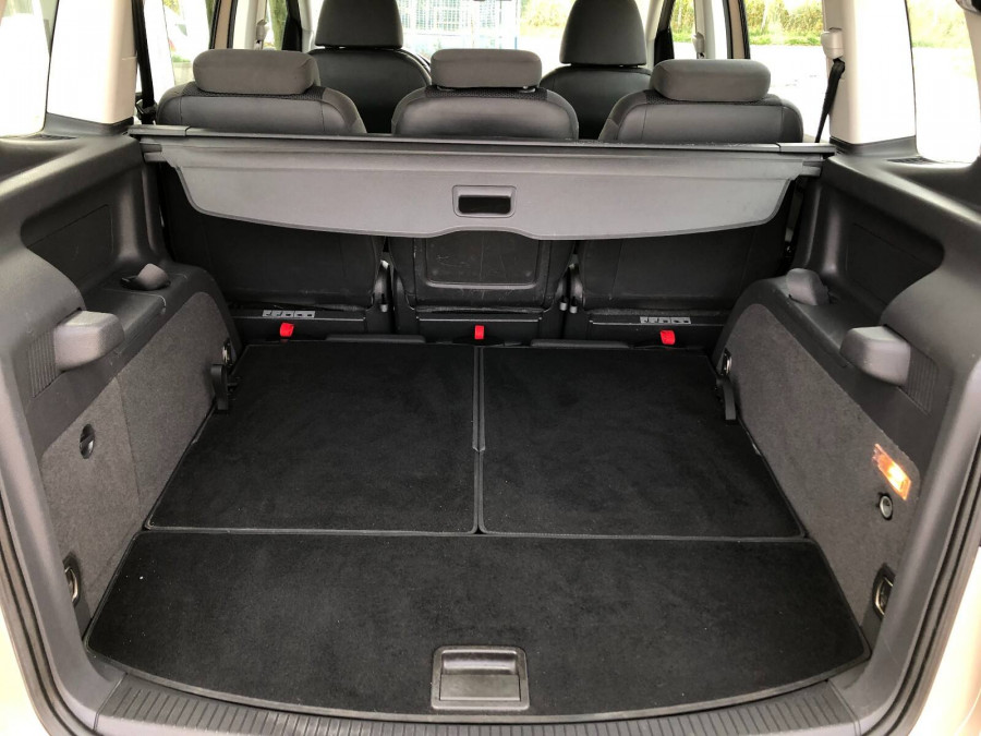 Volkswagen Touran 1.6 TDI DSG •Trendline• 7-miest Ťažné 2014