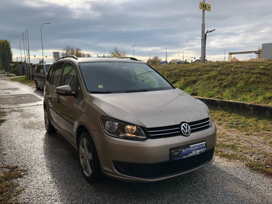 Volkswagen Touran 1.6 TDI DSG •Trendline• 7-miest Ťažné 2014