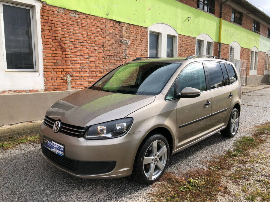 Volkswagen Touran 1.6 TDI DSG •Trendline• 7-miest Ťažné 2014