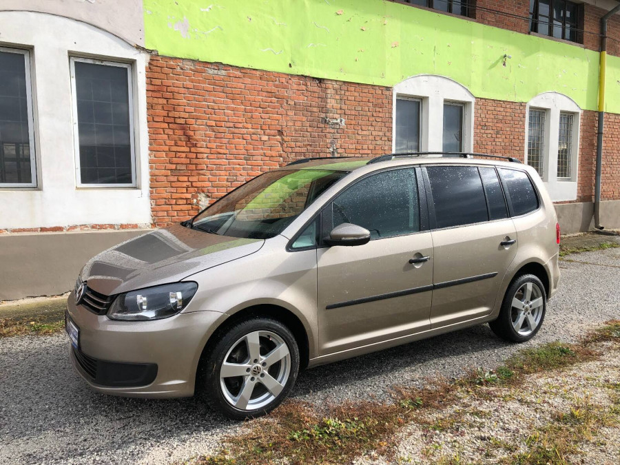 Volkswagen Touran 1.6 TDI DSG •Trendline• 7-miest Ťažné 2014