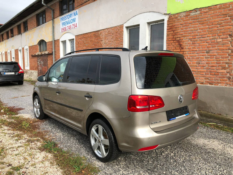 Volkswagen Touran 1.6 TDI DSG •Trendline• 7-miest Ťažné 2014