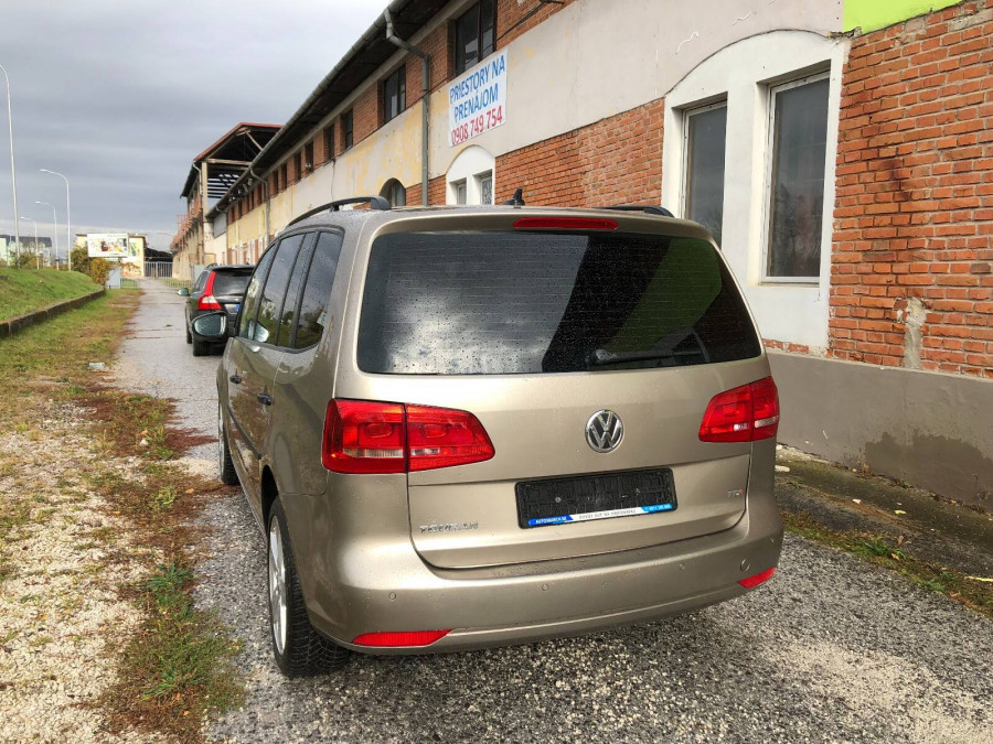 Volkswagen Touran 1.6 TDI DSG •Trendline• 7-miest Ťažné 2014