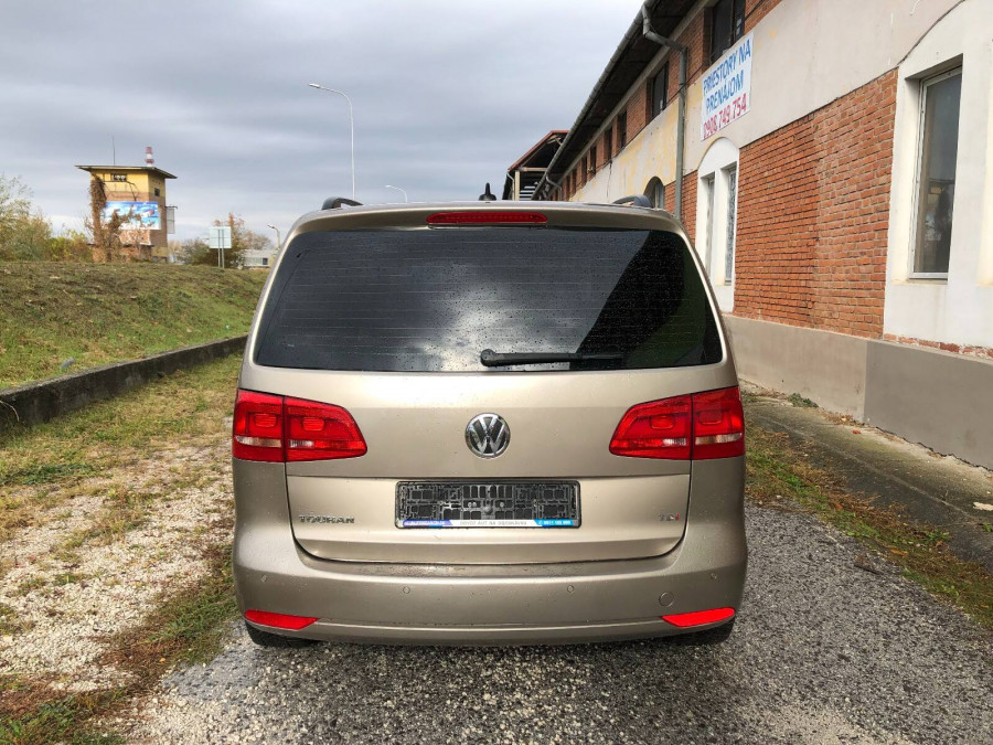 Volkswagen Touran 1.6 TDI DSG •Trendline• 7-miest Ťažné 2014