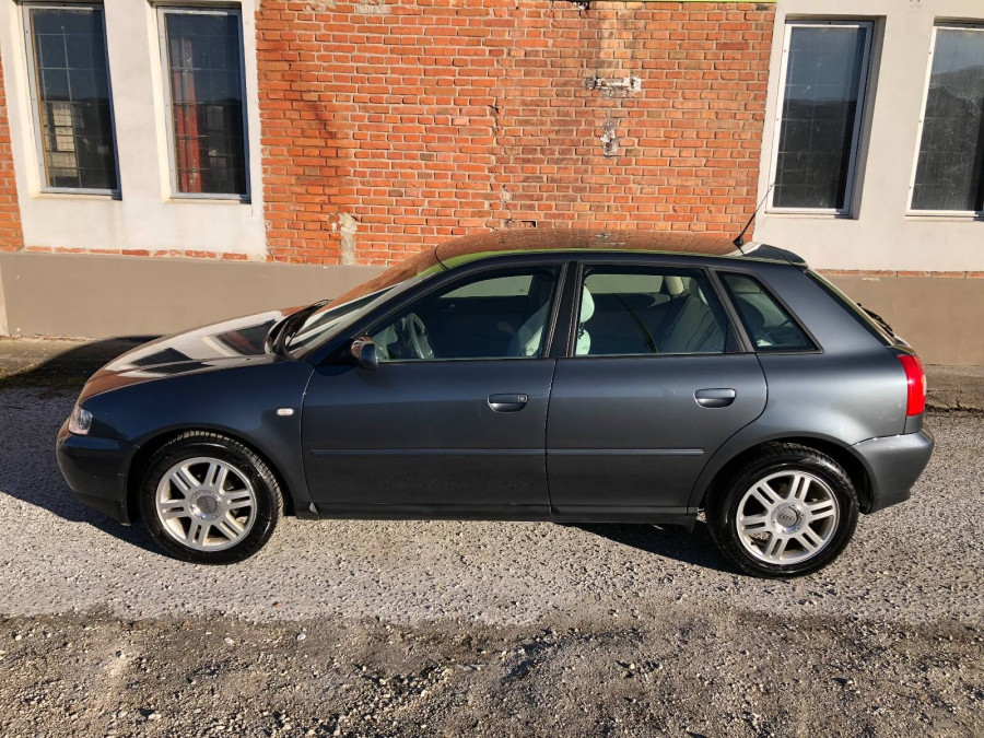 Audi A3 1.6 Automat •AMBIENTE• 2003  + cúvacie senzory