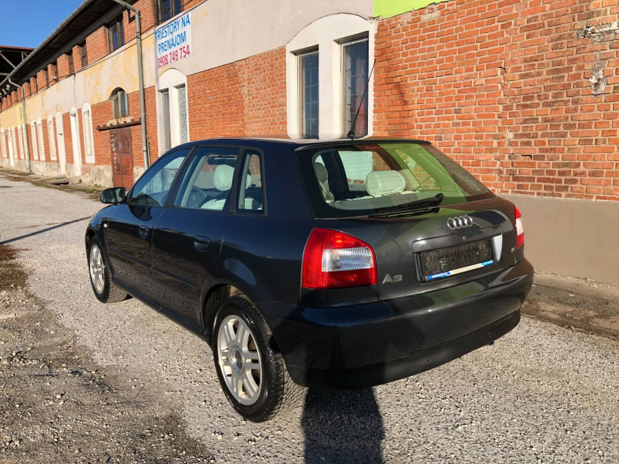 Audi A3 1.6 Automat •AMBIENTE• 2003  + cúvacie senzory