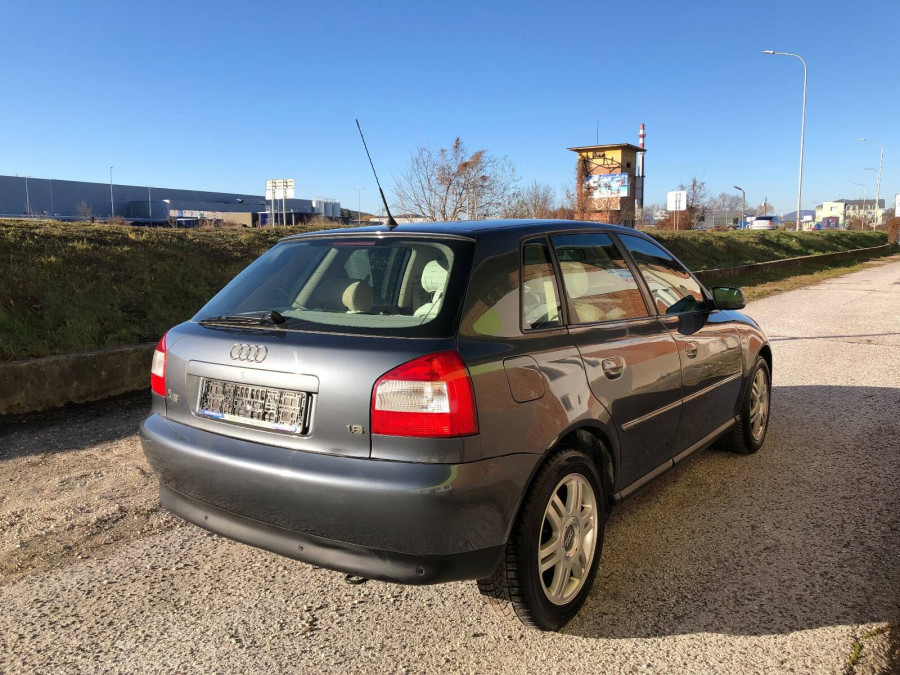 Audi A3 1.6 Automat AMBIENTE 2003