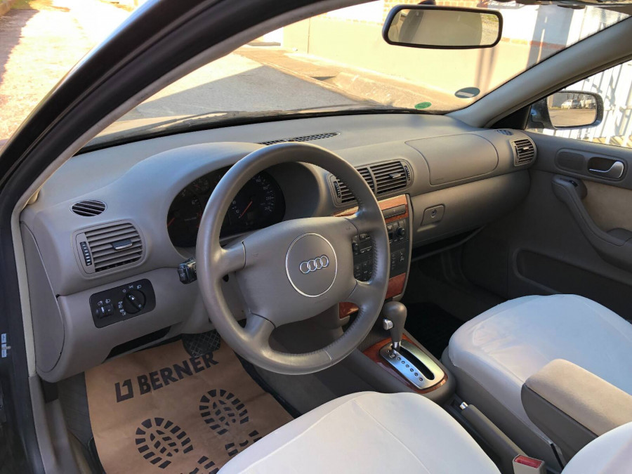 Audi A3 1.6 Automat •AMBIENTE• 2003  + cúvacie senzory