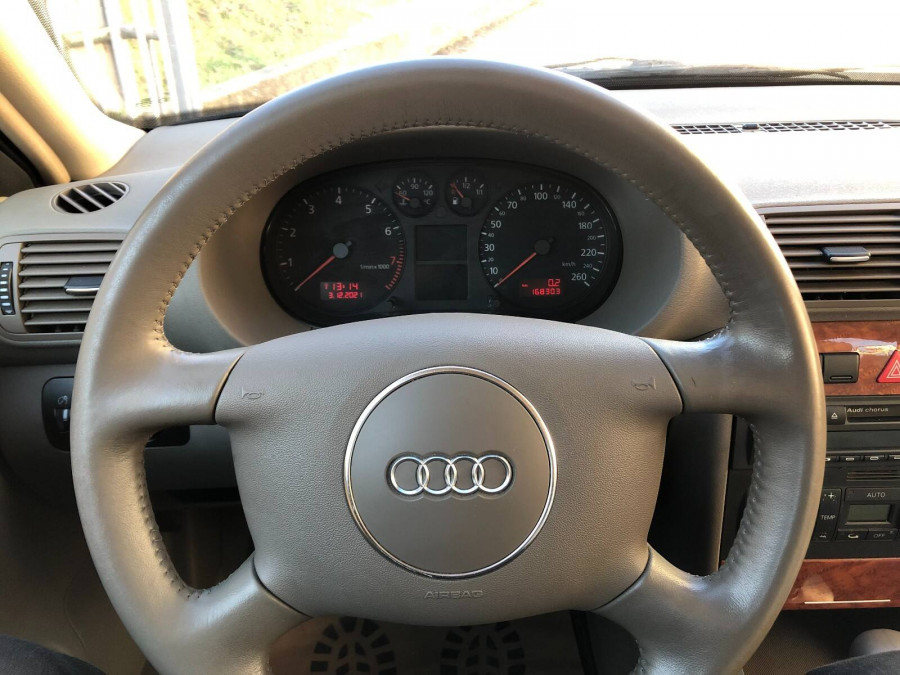 Audi A3 1.6 Automat •AMBIENTE• 2003  + cúvacie senzory